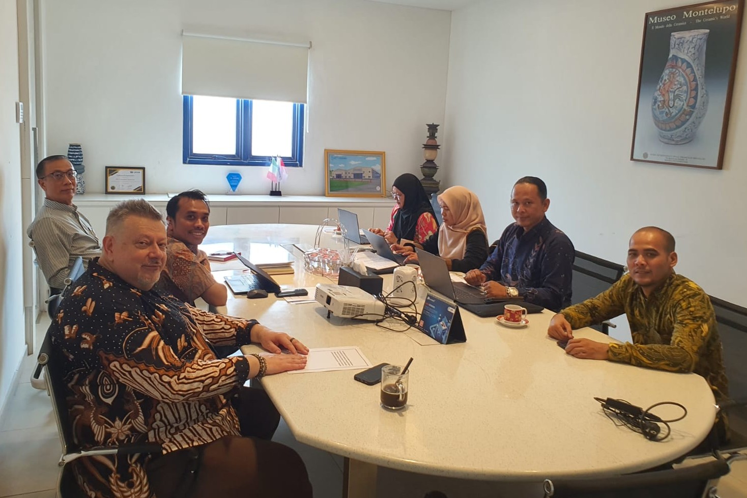 Kegiatan ini menjadi bagian dari upaya KADI dalam menilai efektivitas implementasi dari Peraturan Menteri Keuangan (PMK) Nomor 32 Tahun 2023 tentang Pengenaan Bea Masuk Antidumping (BMAD) terhadap impor produk Frit dan Glasir atau Preparat Semacam Itu Serta Frit Kaca dan Kaca Lainnya (Frit) dari Republik Rakyat Tiongkok (RRT) yang telah berlaku sejak 10 April 2023.